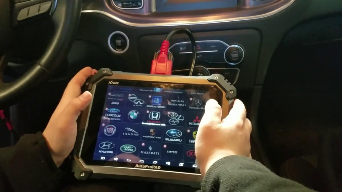 Oto anahtar programlama cihazı ile immobilizer transponder çip frekans ve şifreleme analizi